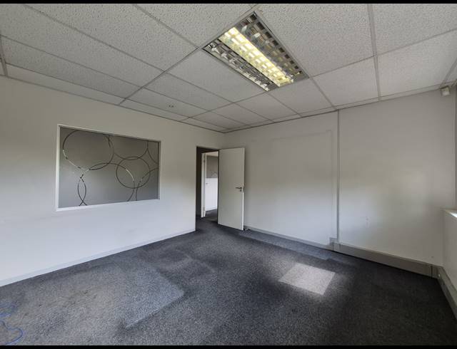 138M² OFFICE TO LET IN HYDE PARK